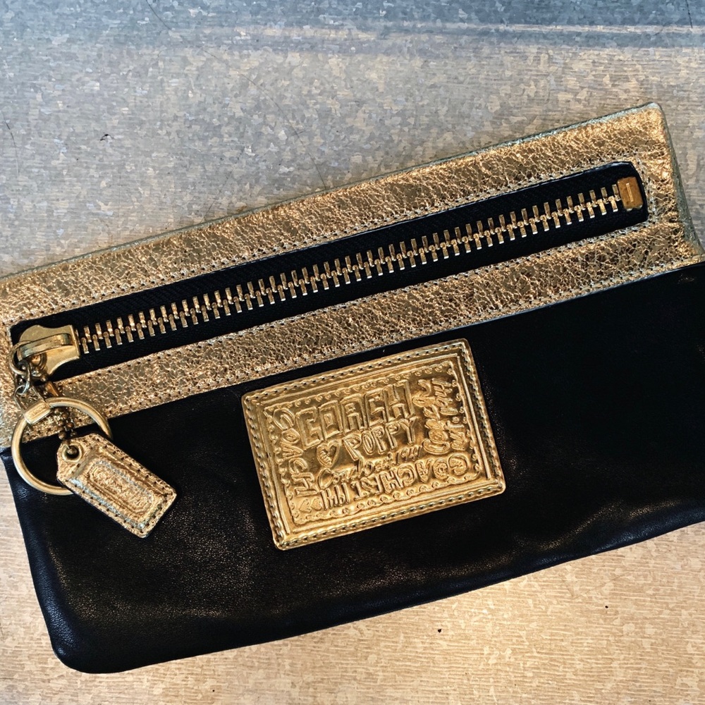 Coach Poppy Black Gold Clutch Leopard inside